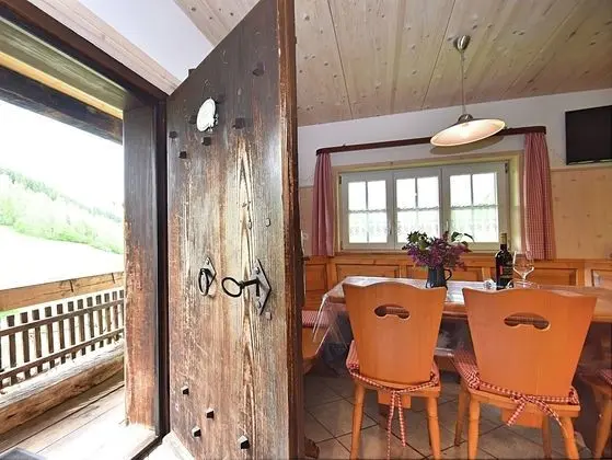 Enchanting Holiday Home in Mühlenbach With Fenced Garden - Lobi