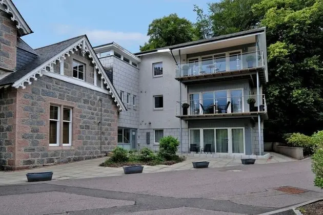 Enchanting Home With Furnished Balcony in Cults, Scotland
