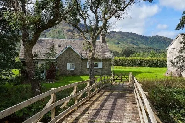 Enchanting Rustic Cottage W/stunning Views & River