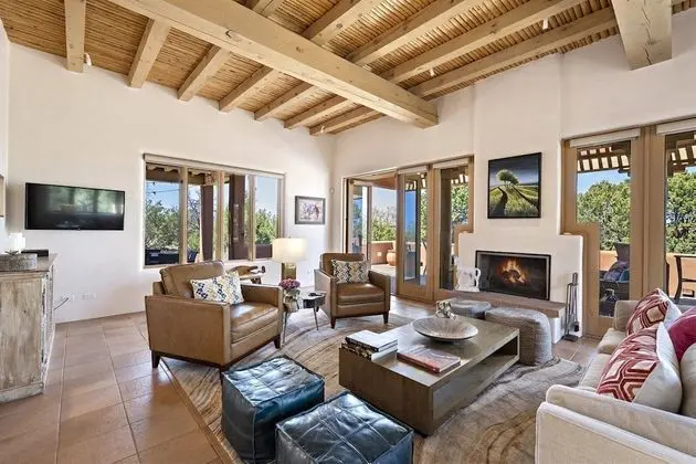 Enchantment - Stunning Views, Fantastic Outdoor Spaces, Four Fireplaces - Oda Düzeni