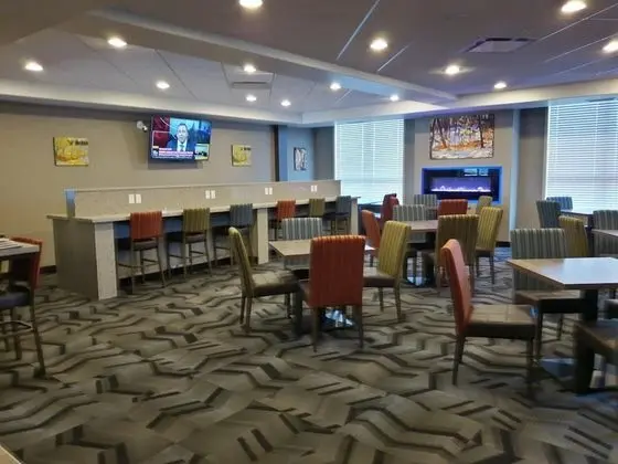 Encore Suites by Service Plus Inns - Yerinde Yemek