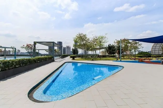 Encorp Strand Residences at Kota Damansara - Havuz