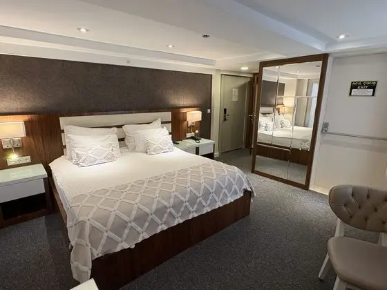 End Glory Hotel