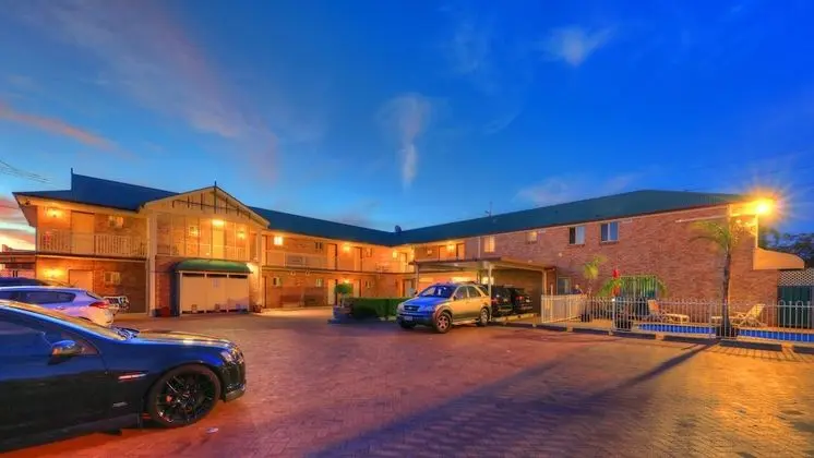 Endeavour Court Motor Inn - Dış Mekan