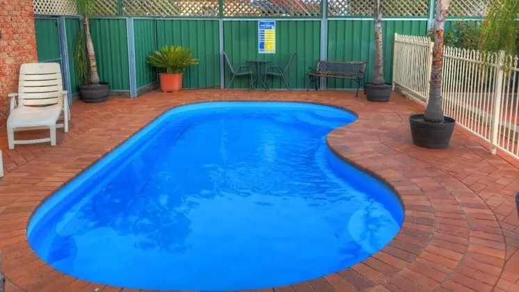 Endeavour Court Motor Inn - Havuz