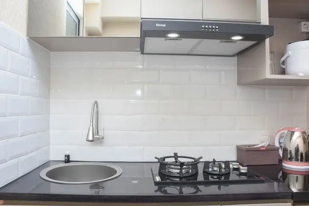 Enjoy Living And Tidy 1Br Bassura City Apartment - Mutfak