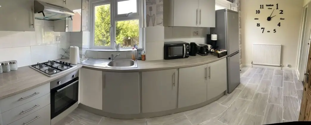 Enjoy Lovely 4 bed Apartment With Garden