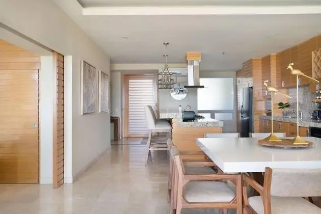Enjoy Your Stay at a Luxury 3 Bedroom Condo With Stunning Lake Views - Oda