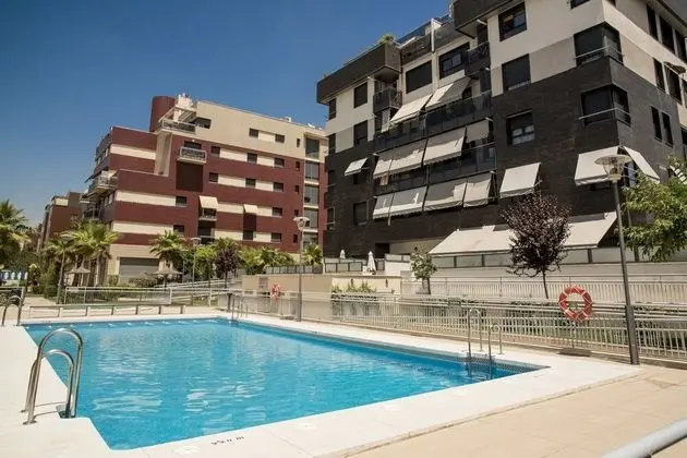 EnjoyGranada LUJO Piscina y Parking - Havuz