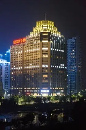 Enrichee Gloria Plaza Hotel Qingdao - Dış Mekan