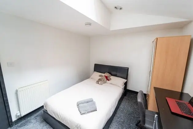 Ensuite Style Studio in Selly Oak Right by UOB - Oda