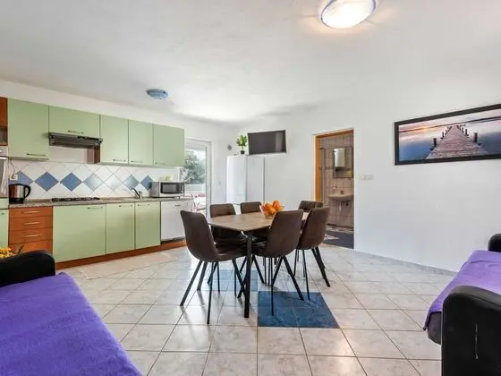 Enticing Apartment in Vir near Seabeach - Yerinde Yemek