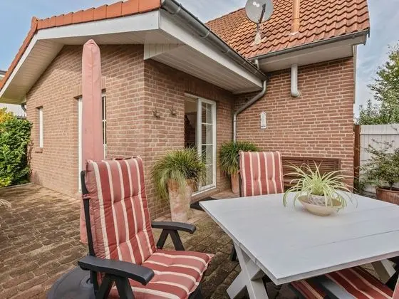 Enticing Holiday Home in Oldenburg with Garden near Sea