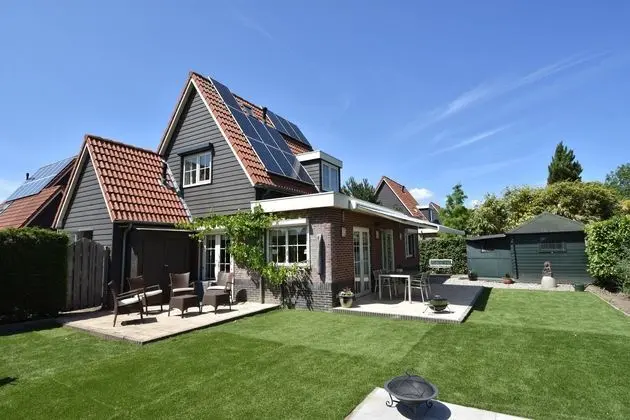 Enticing Holiday Home in Oude With Garden - Öne Çıkan Resim