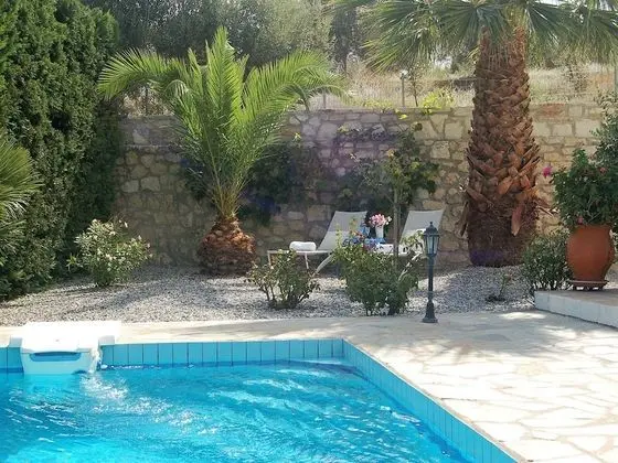 Enticing Villa in Loutra with Private Pool & Garden near Beach - Havuz