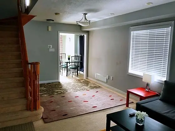 Entire 3 Bedroom Townhouse in Markham - İç Mekan
