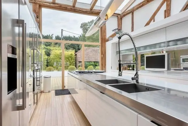 Entire Luxury Home and Garden Canterbury - Mutfak