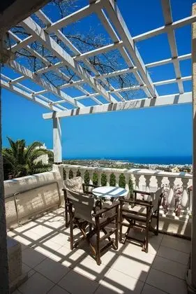 Entire Private Suite Sea Full View With Balcony, Shared Pool and Air Conditionin
