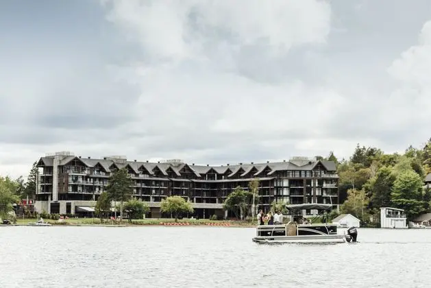 Entourage Sur-Le-Lac