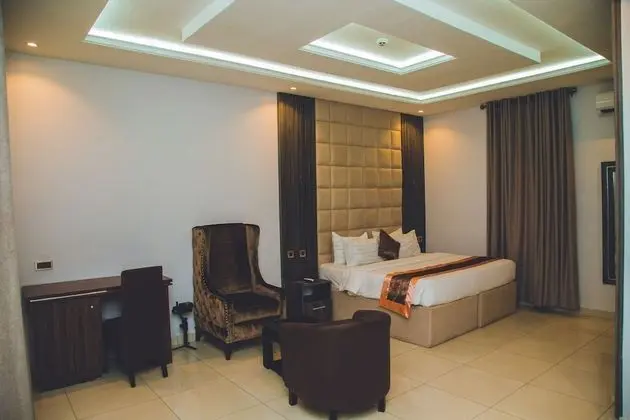 Entrust Hotel and Suites