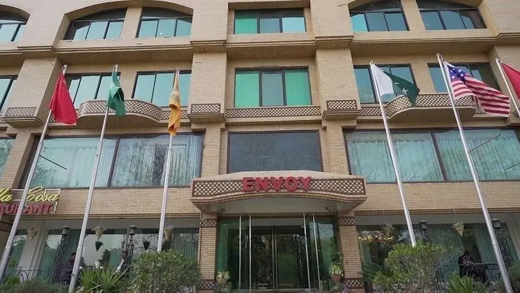 Envoy Continental Hotel