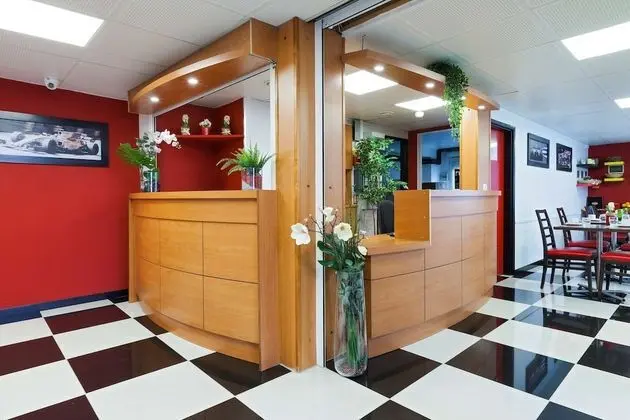 Enzo Hotels Chalons en Champagne by Kyriad Direct - Lobi