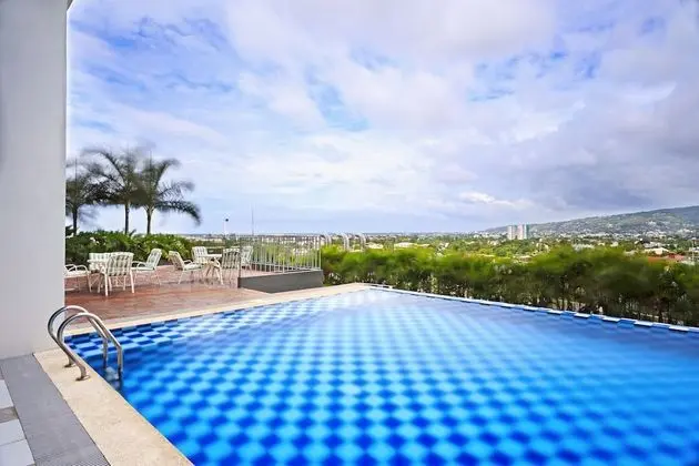 EON Centennial Soho Hotel - Havuz