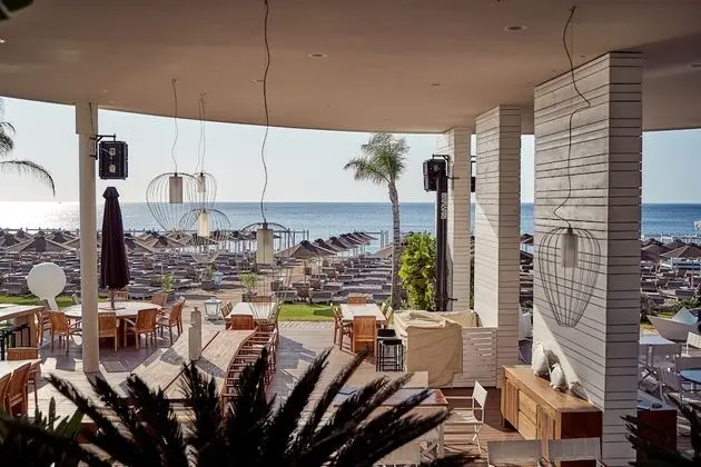 Epsilon Hotel Apartments - Plaj
