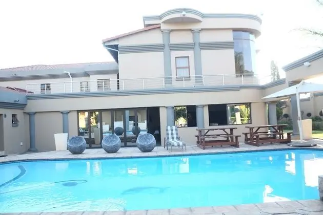 Equestrian Royal Boutique Hotel & Spa - Havuz