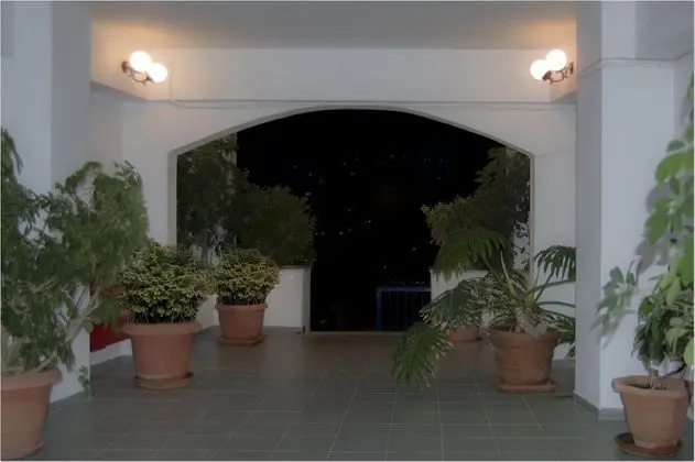 Erato Apartments - Lobi