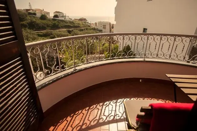 Ericeira Chill Hill 2 – Peach Garden