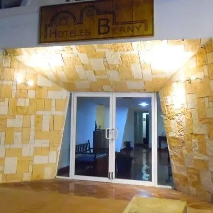 Hoteles Berny - Dış Mekan
