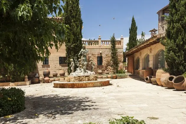 Es Revellar Art Resort