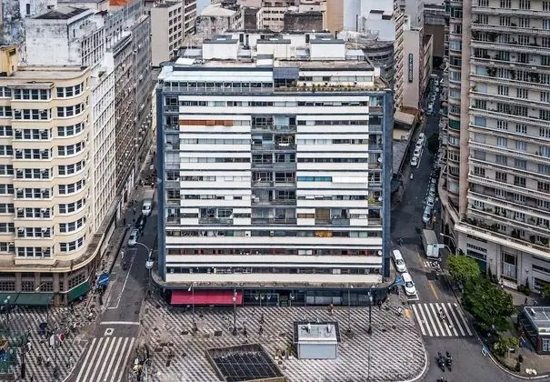 Es402 At the Historic Modernist Esther Builing