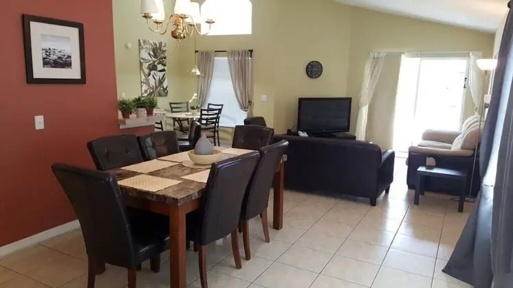 Escape To A 4br, 3ba W/recreation Room 4 Bedroom Villa by Redawning - Yerinde Yemek