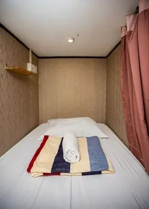 ESCAPE BACKPACKERS KK