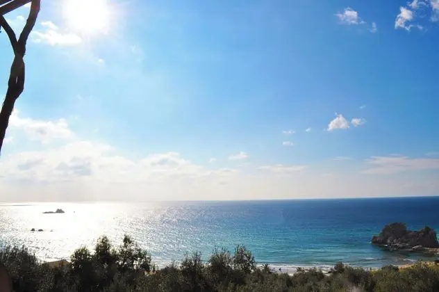 Escape Studio Apartments Swimming Pool on Pelekas Beach - Dış Mekan
