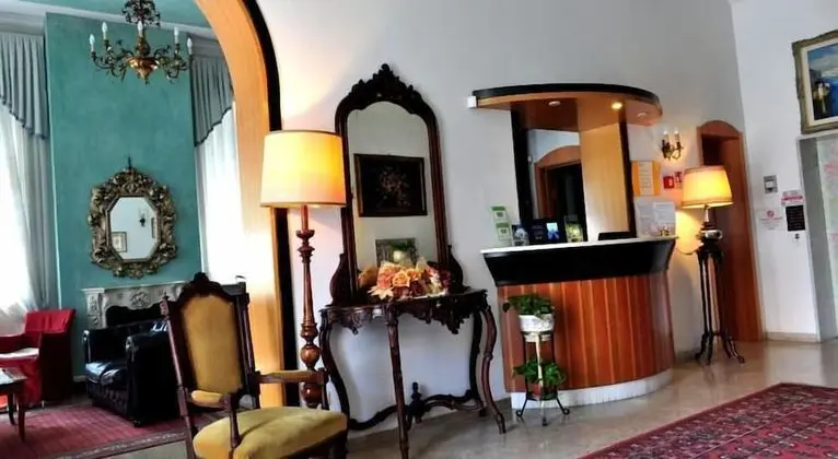 Hotel Esedra - Lobi