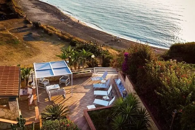 Villa Esmeralda, Exclusive Beachfront Villa