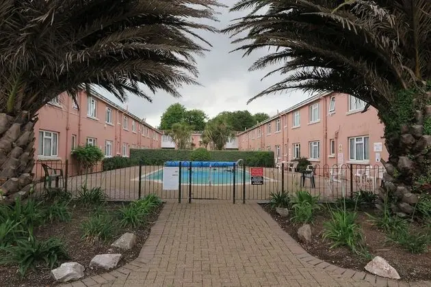 Esplanade Court Apartments With Seasonal Swimming Pool - Havuz
