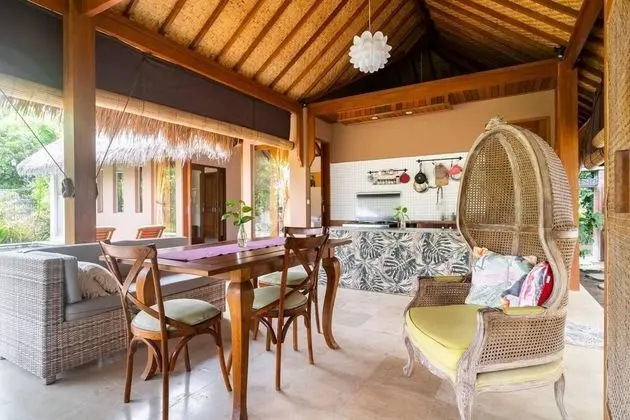 Estate-like Luxury Pool Villa in Gili Air - Yerinde Yemek