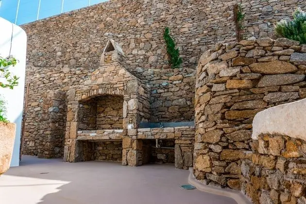 Villa Ester with Heated Pool & Hot Tub - Dış Mekan