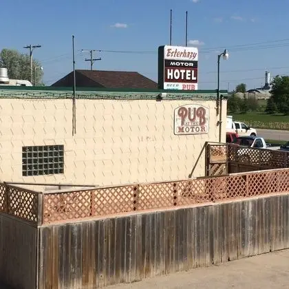 Esterhazy Motor Hotel - Dış Mekan