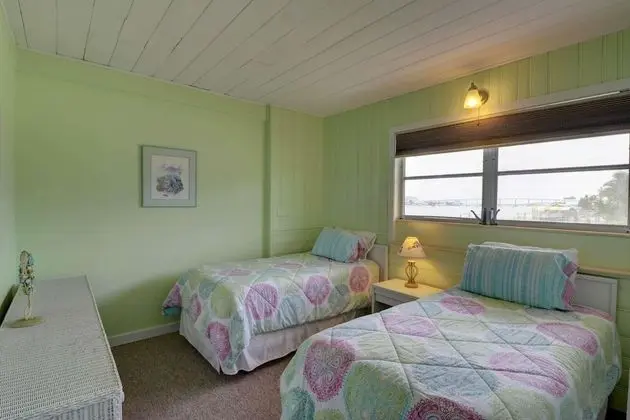 Estero Bay 2nd Floor Apartment - Oda