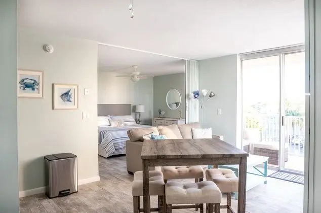 Estero Beach Beauty - Oda