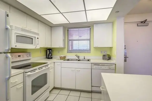 Estero Island Beach Villas 604 - Mutfak