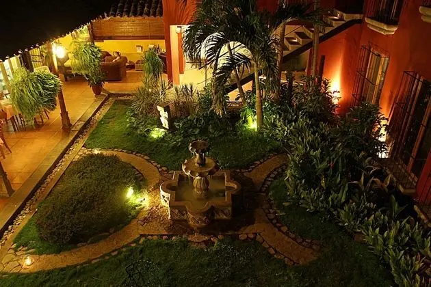 Estrada Hotel & Bistro - Dış Mekan