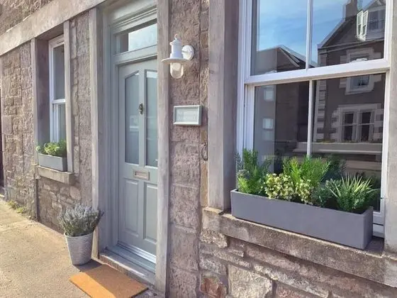 The Estuary Apartment - Beachside Getaway in Broughty Ferry