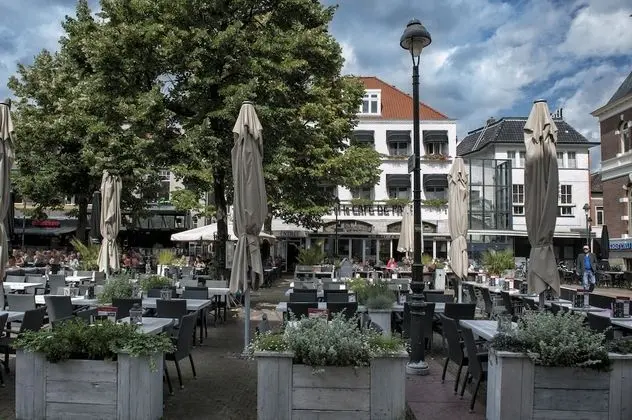 Hotel et le Café de Paris