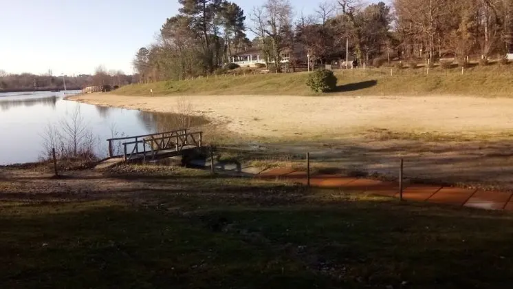 Etang Vallier Resort - Plaj